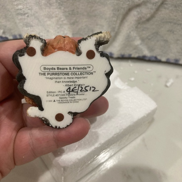 Boyds Collection: Pawlene Prowler- Spooky Treats - Picture 4 of 4